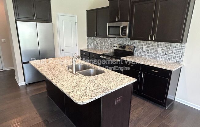 238 LYNN DR