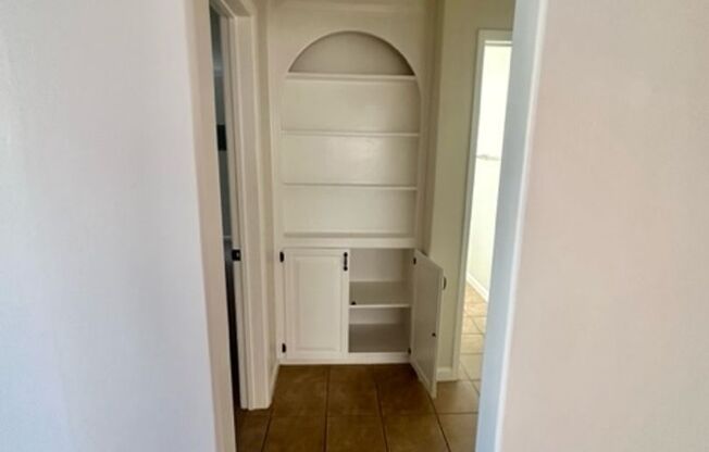 2 beds, 1 bath, 918 sqft, $2,945, Unit 045