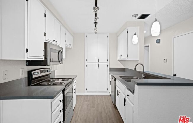 8715 WEYBRIDGE PL