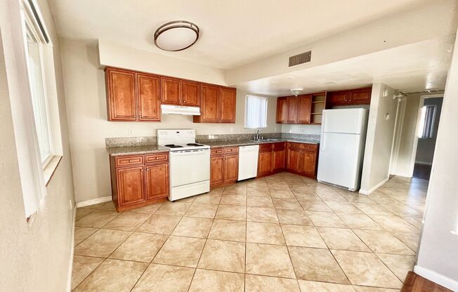 Exeter Drive 2149 - HAS OWN HANDYMAN