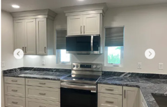 3 beds, 2 baths, 900 sqft, $1,800, Unit 2-1