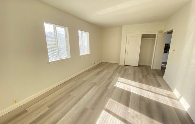 2 beds, 1 bath, $1,975, Unit Apt A