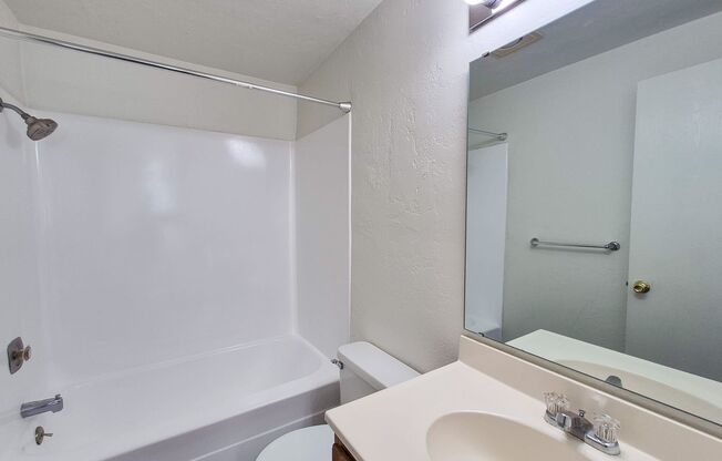 1 bed, 1 bath, 640 sqft, $1,050, Unit 47