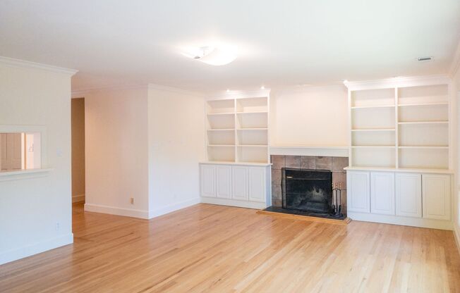 3BR/2BA Lovely Home! Flat Yard! Parking!  Pet OK!   PROGRESSIVE