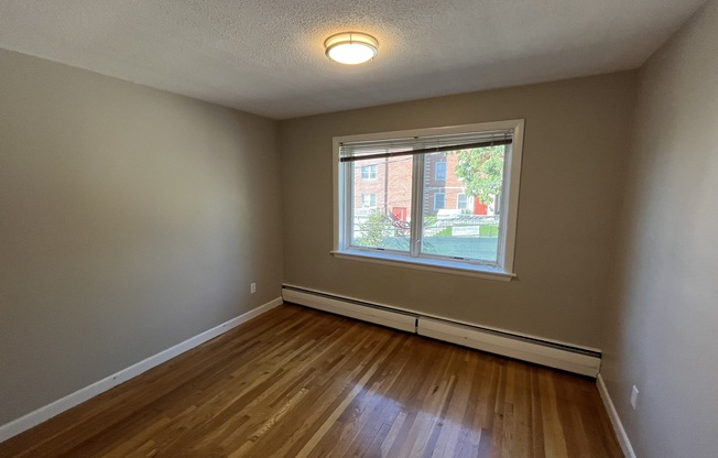 2 beds, 1 bath, $3,400, Unit 37