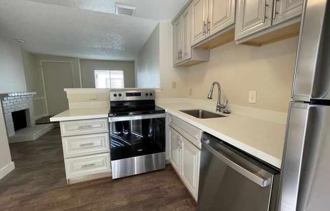 Beautifully Modern 2bd 1bth Apartment Home Ready to be Loved!