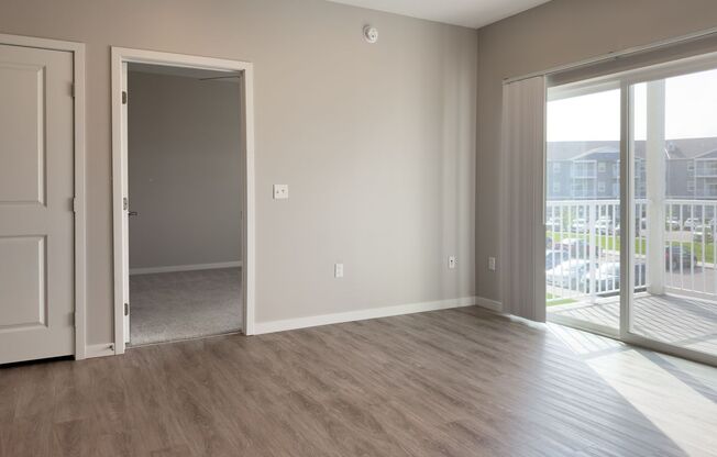 1 bed, 1 bath, 879 sqft, $1,730, Unit 4 - 212