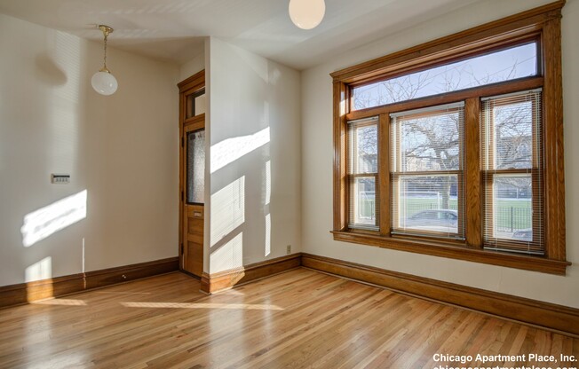 638 W Drummond Pl 20