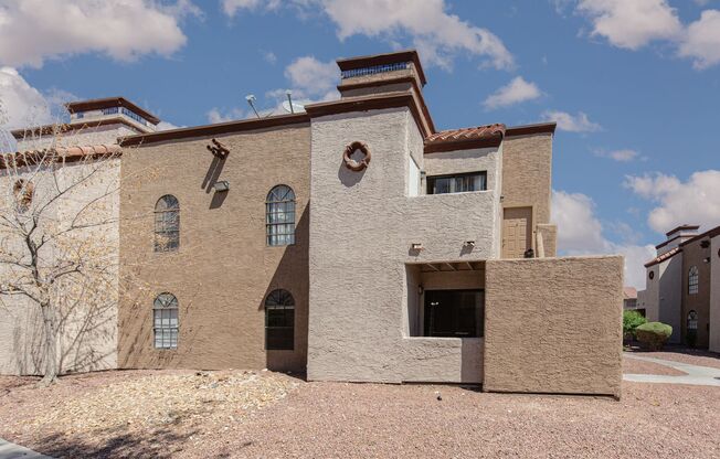 2 bedroom in gated community with pool/spa for only $1100!