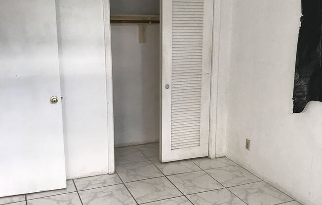 1533 NW 1 AV