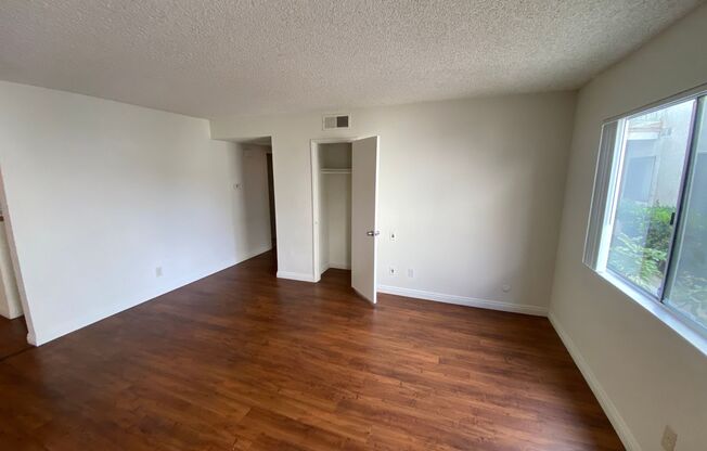 2 beds, 2 baths, $2,670, Unit E