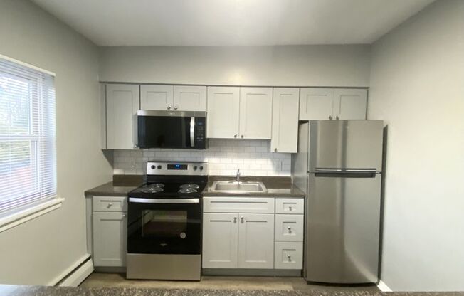 1 bed, 1 bath, 700 sqft, $1,350, Unit B310