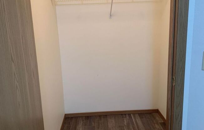 2 beds, 1 bath, $1,025, Unit 1704-102