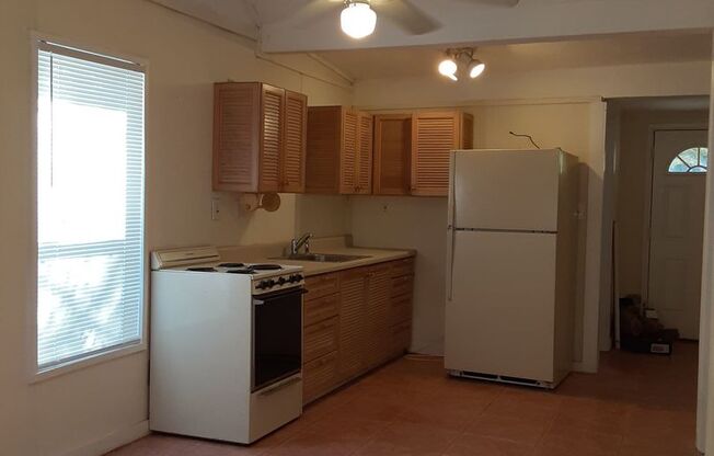 2 beds, 1 bath, $1,650