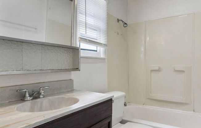 Charming 2 Bed, 1 Bath Home on Quiet Street – Freshly Remodeled