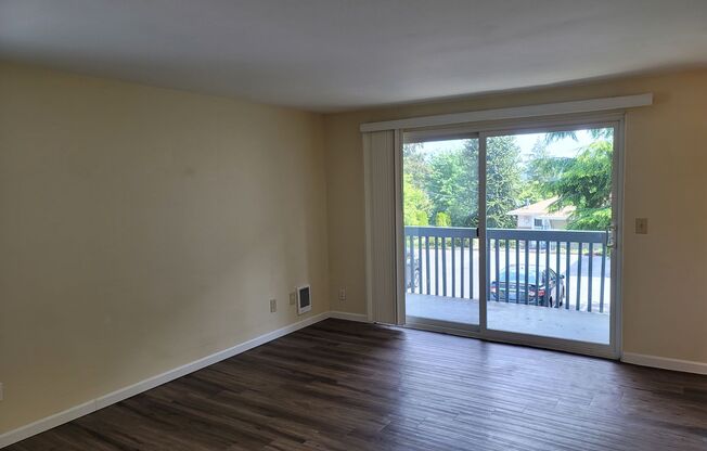 Burien Crest Apartments- 1- & 2-Bedroom Apartment Homes!