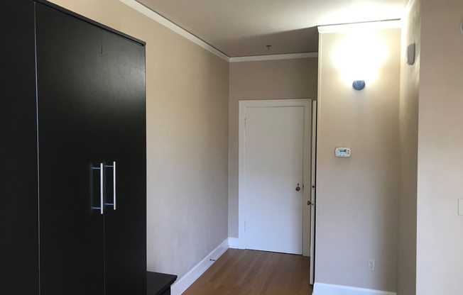 Studio, 1 bath, 400 sqft, $995, Unit #6