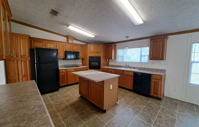 3 beds, 2 baths, $1,595