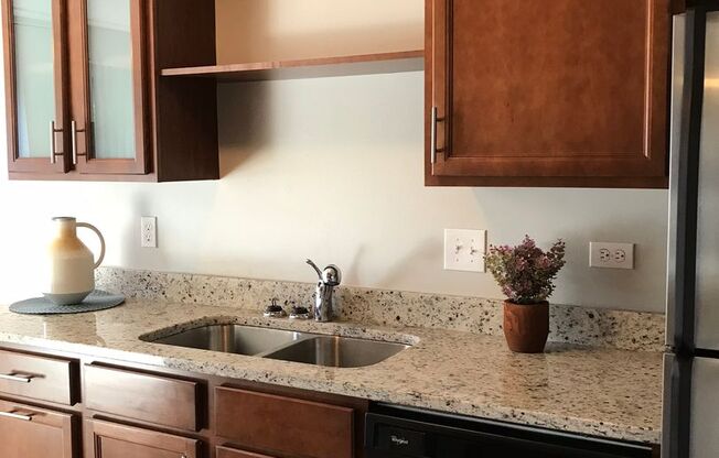 2 beds, 1 bath, 912 sqft, $1,445, Unit 1930105R