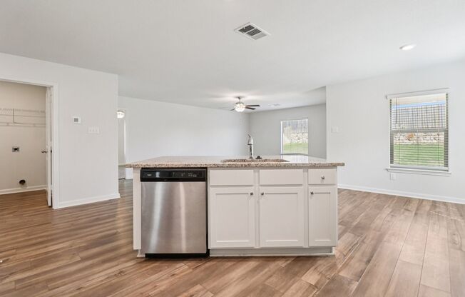 3 beds, 2 baths, 1,572 sqft, $1,945, Unit 612 Trinity Trl