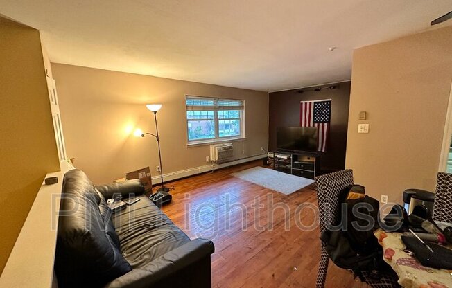 11 GLN HOLW DR
