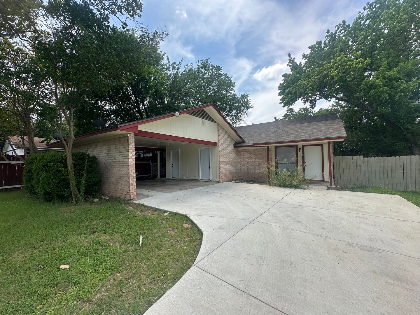 2 bed 1 bath on Emerald Forest