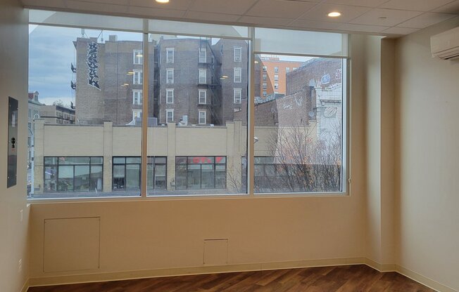 324 W 125 ST
