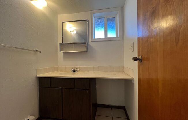 1 bed, 1 bath, 500 sqft, $995, Unit 12