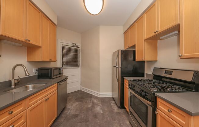 2 beds, 1 bath, 815 sqft, $1,945, Unit 509-2