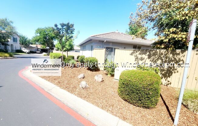 Bright 3 bedroom, 2 bath in Gated Community of Bentley Square!