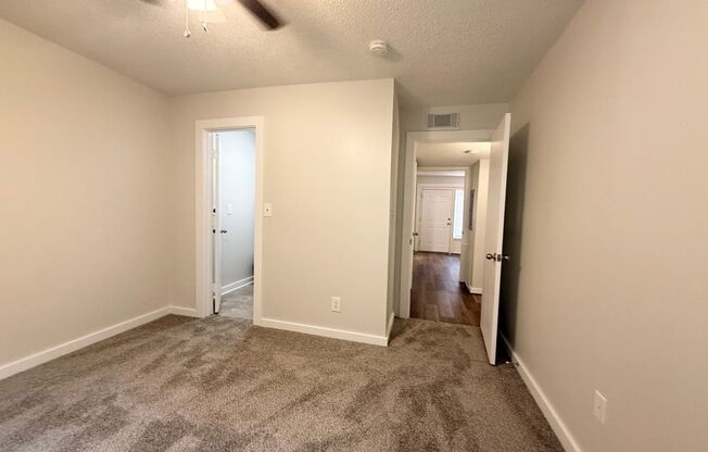 2 beds, 1 bath, $950, Unit SC555