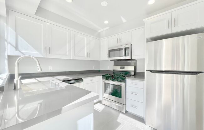 2027-2033 S. Beverly Glen Blvd