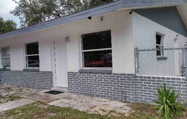 6477 146 AVE N