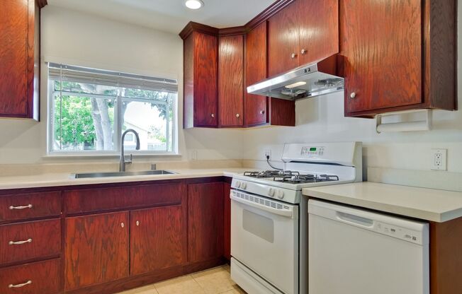 2 beds, 1 bath, $3,295