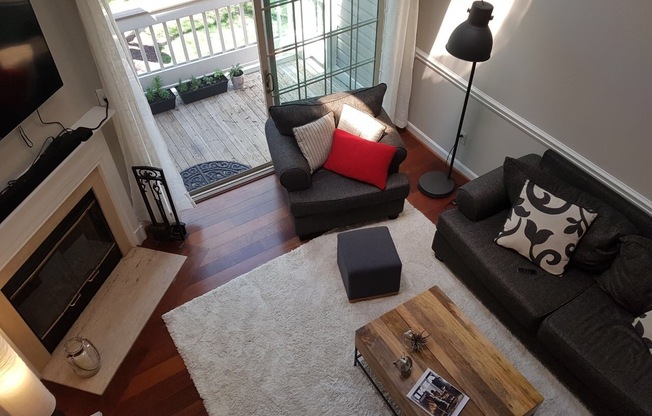 Loft 2BR plus den/2BA condo walking distance to Metro