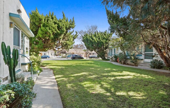 2202 20th St in Santa Monica!  Near Ocean Park Blvd.