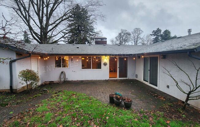 3 bd 2ba Ranch Style Home with Fenced Yard, W/D in Unit, Fireplaces & 2 Car Garage!