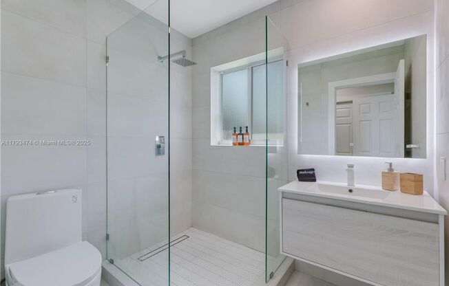 819 HOLLYWOOD BLVD HOLLYWOOD, FL 33019