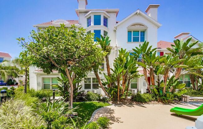 Available Now! Tri-Level 3 Bedroom 3.5 Bath Townhome!!