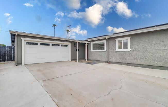 Imperial Beach, Gorgeous 4 bed 2 bath home with Bonus office or bedroom with amazing large yard!!