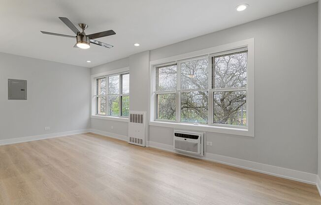 3 beds, 1.5 baths, 881 sqft, $2,750, Unit 7070-3S