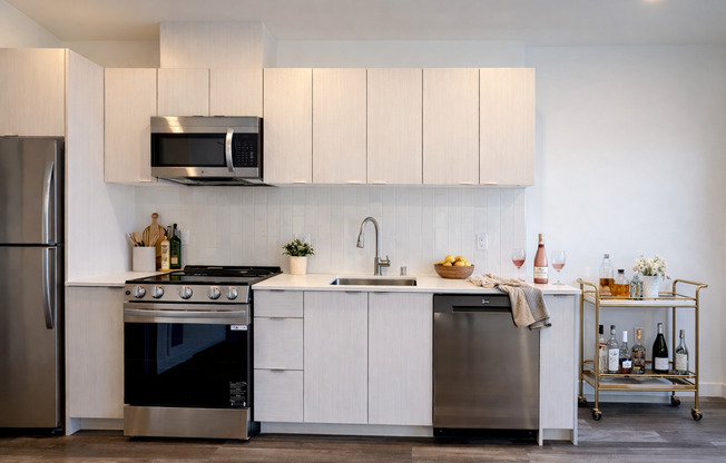 Studio, 1 bath, 278 sqft, $1,885, Unit 307