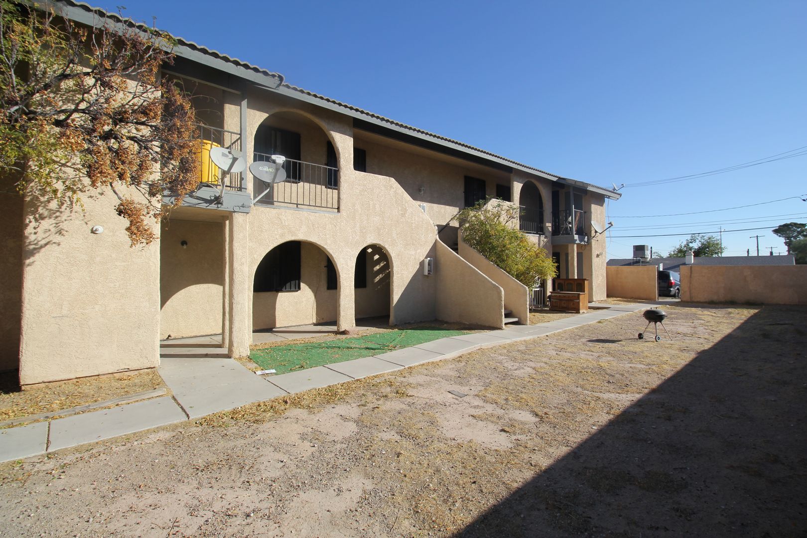 2205 N Jones
