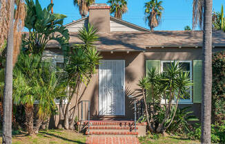 Cozy 1 Bedroom Bungalow with Reserved Parking in North Park!