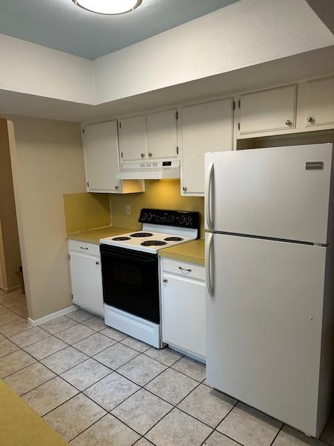 2711 PARKER LN
