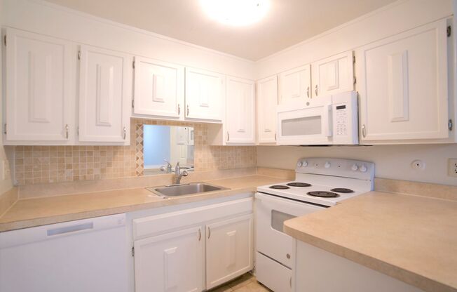 2 beds, 1 bath, 1,050 sqft, $2,400, Unit 59-2