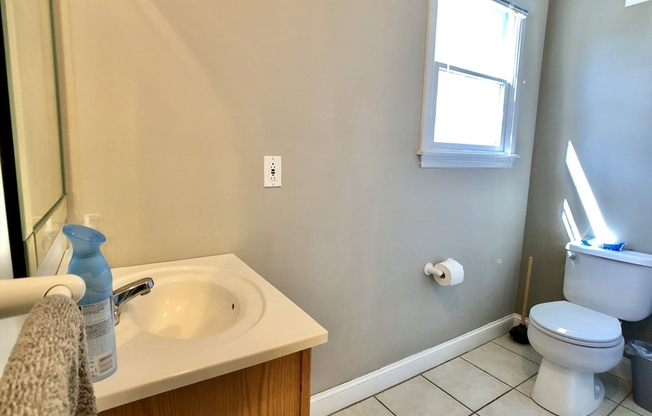 3 beds, 1.5 baths, 1,300 sqft, $3,850, Unit A