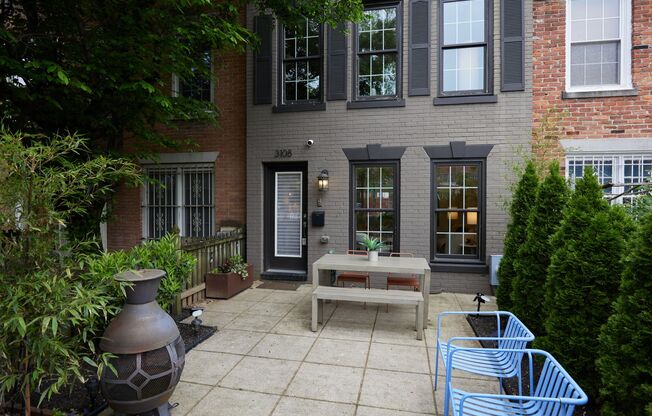 Stunning 4 BR/4.5 BA 3-Level Townhome in Mount Pleasant!