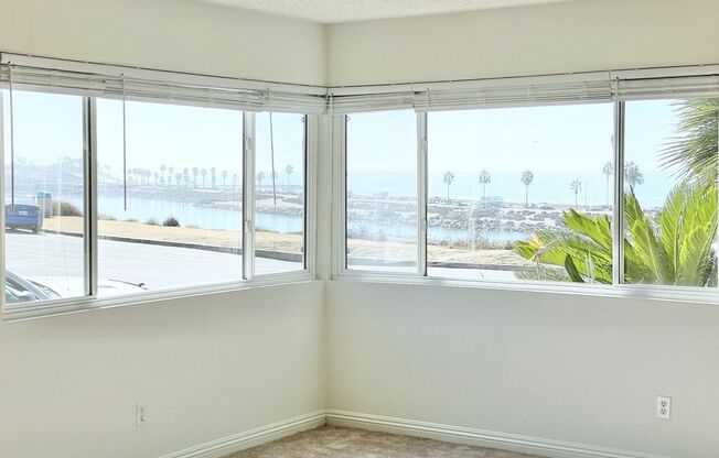 Spacious Beach Front Unit with Ocean Views!