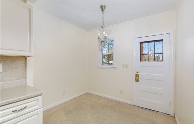 2 beds, 1 bath, 1,375 sqft, $2,700, Unit 1